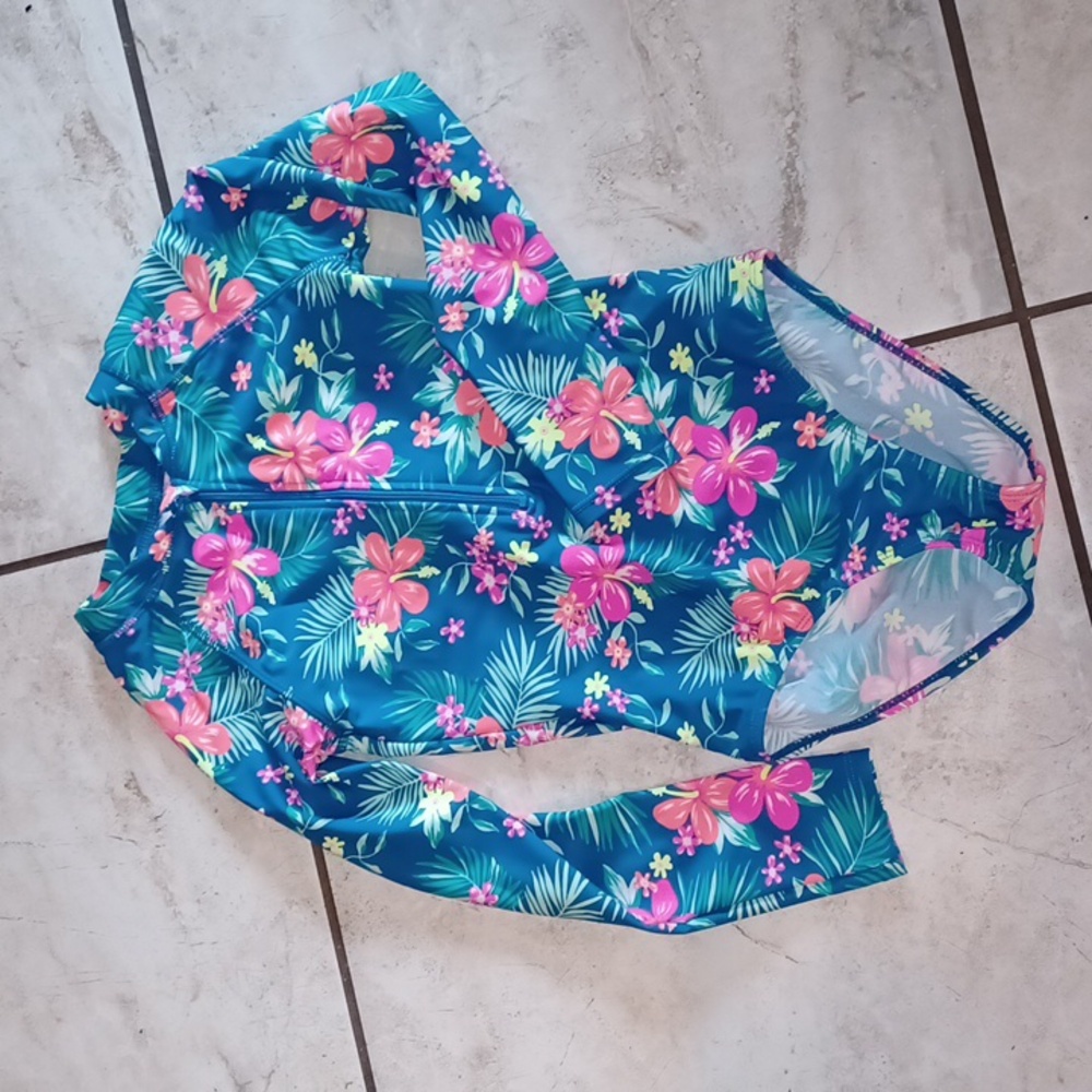 Girls zippered long sleeve swimsuit size 9/10